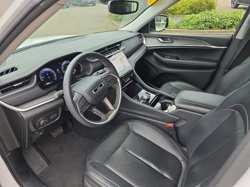 Used 2023 Jeep Grand Cherokee Limited image 12