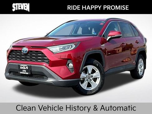 Used 2020 Toyota RAV4 XLE w/ Carpet Mat Package AWD/4WD image 3