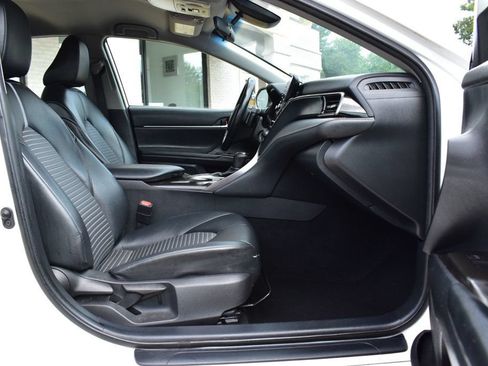 Used 2021 Toyota Camry SE FWD image 12