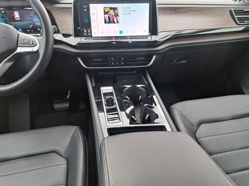 Used 2025 Volkswagen Atlas SEL image 23