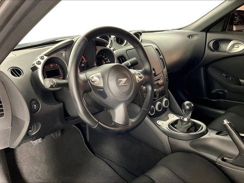 Used 2014 Nissan 370Z Coupe RWD image 17