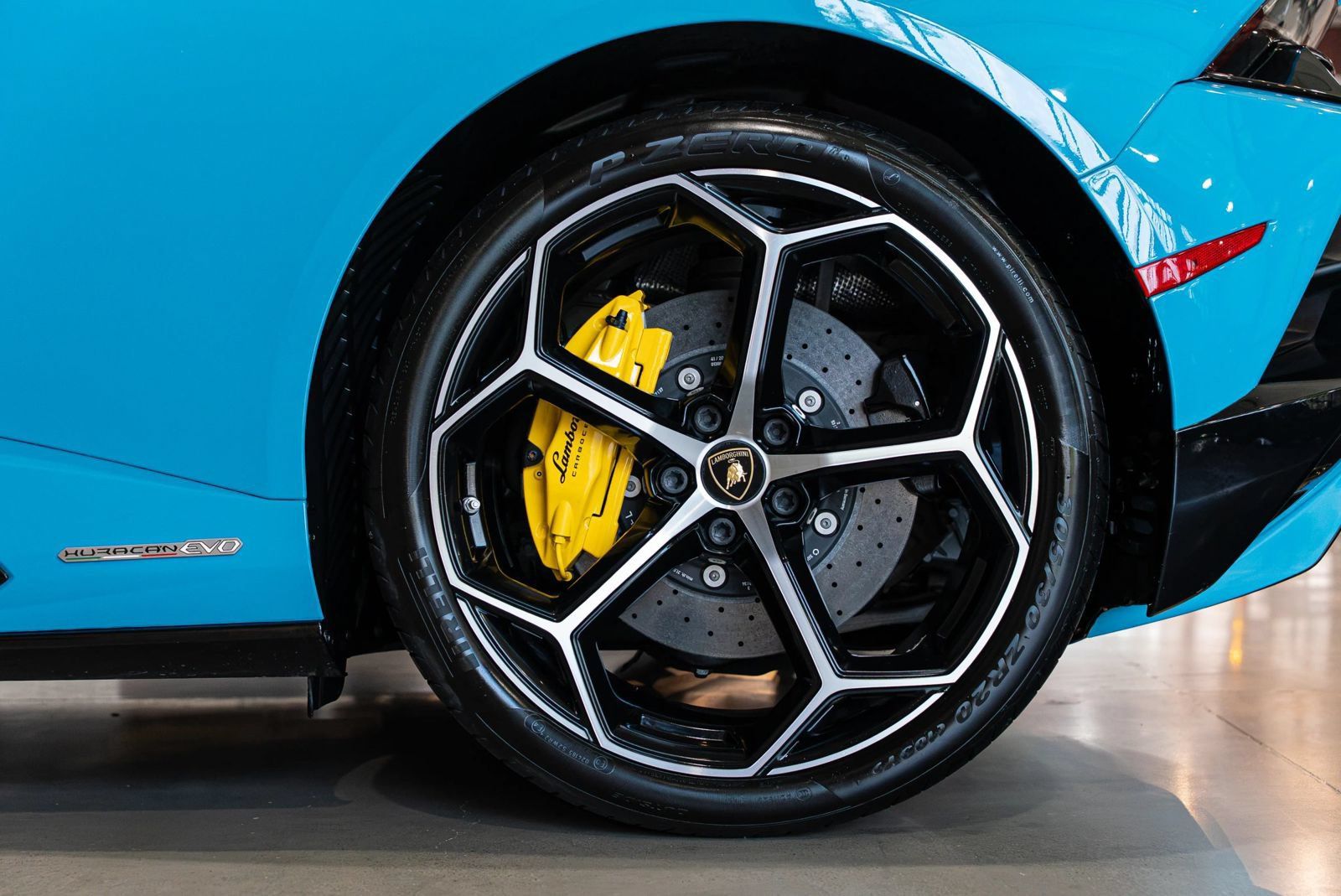 Used 2020 Lamborghini Huracan EVO AWD/4WD image 22
