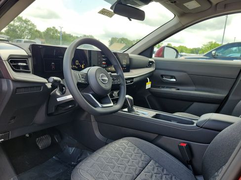 Used 2025 Nissan Kicks SV w/ Charging Package image 19