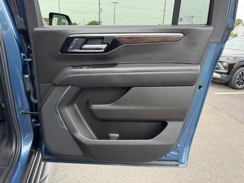 Certified 2025 Chevrolet Suburban LS AWD/4WD image 11