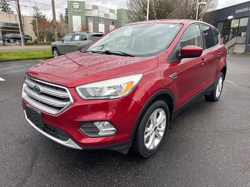 Used 2017 Ford Escape SE image 3