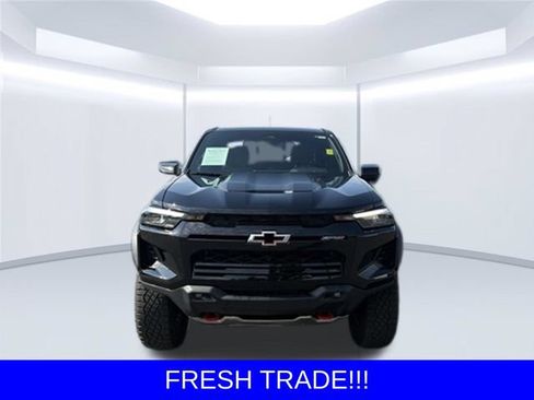 Used 2025 Chevrolet Colorado ZR2 w/ Technology Package AWD/4WD image 2