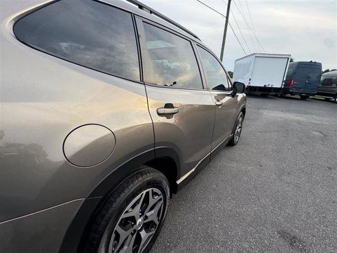 Used 2020 Subaru Forester Premium image 20