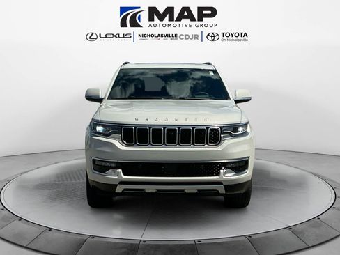Used 2022 Jeep Wagoneer Series III w/ Premium Group I AWD/4WD image 8