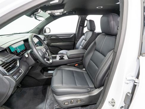 Used 2026 GMC Acadia Elevation w/ Elevation Premium Package FWD image 15