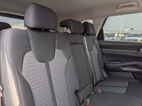 Used 2022 Kia Sorento LX AWD/4WD image 29
