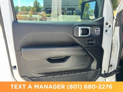 Used 2023 Jeep Wrangler Unlimited Sahara w/ Cold Weather Group AWD/4WD image 10