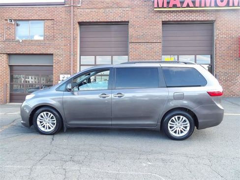 Used 2016 Toyota Sienna XLE w/ XLE Navigation Package FWD image 2