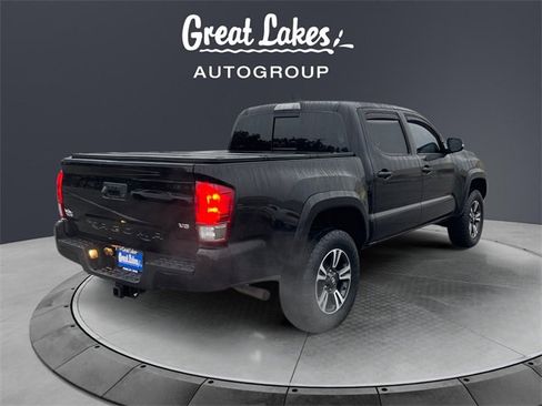 Used 2017 Toyota Tacoma TRD Sport image 5