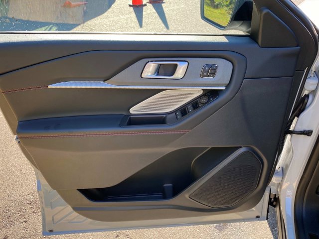 Used 2027 Ford Explorer ST w/ Sun And Sound Package AWD/4WD image 12