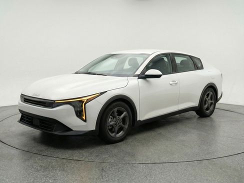 Used 2025 Kia K4 FWD image 3