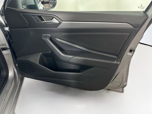 Used 2024 Volkswagen Jetta SE image 30