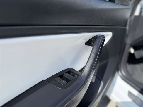 Used 2019 Tesla Model 3 Long Range image 17