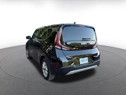 Used 2025 Kia Soul LX w/ LX Technology Package FWD image 11