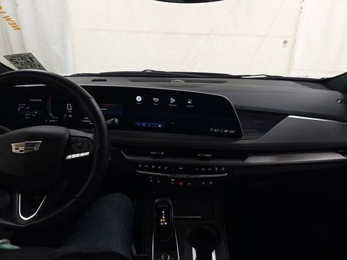 Used 2024 Cadillac XT4 Sport image 10