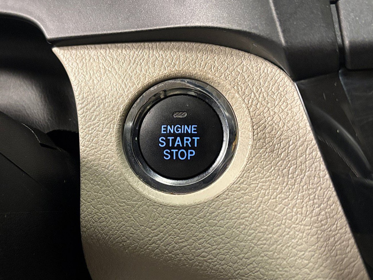 Used 2020 Toyota Sienna XLE FWD image 25