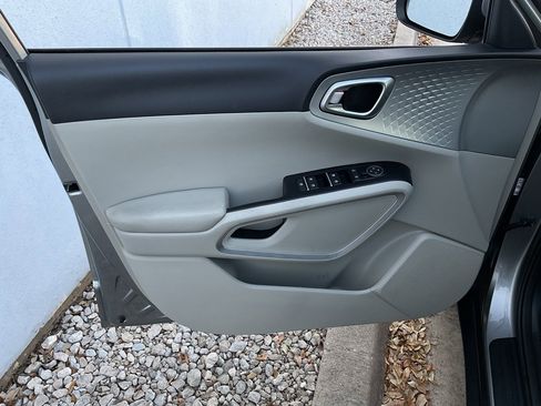 Used 2025 Kia Soul LX w/ LX Technology Package image 13