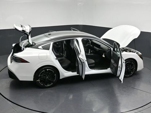 New 2026 Nissan Sentra SR w/ SR Premium Package FWD image 32
