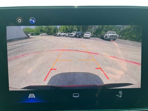 Used 2025 Chevrolet Colorado LT RWD image 13