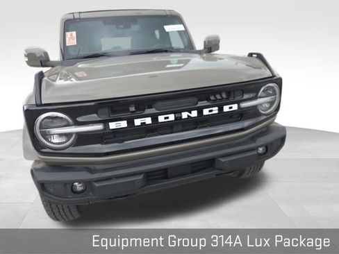 Used 2025 Ford Bronco Outer Banks AWD/4WD image 3