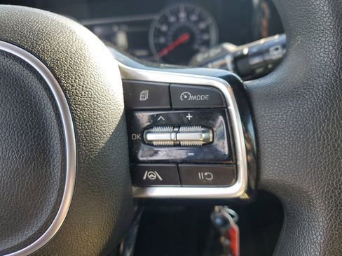 Used 2023 Kia Sorento LX image 27