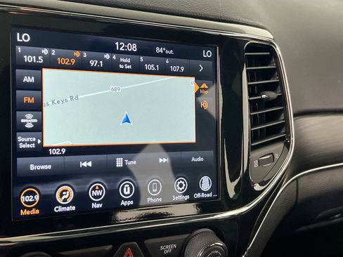 Used 2022 Jeep Grand Cherokee Limited image 15