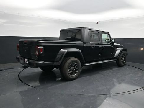 Used 2024 Jeep Gladiator Sport AWD/4WD image 9