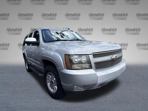 Used 2011 Chevrolet Tahoe LT w/ Luxury Package AWD/4WD image 2