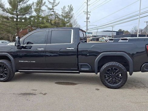 Certified 2022 GMC Sierra 2500 Denali w/ Denali Black Diamond Edition image 6