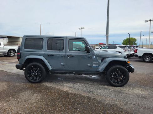 Used 2024 Jeep Wrangler Unlimited Sahara AWD/4WD image 6