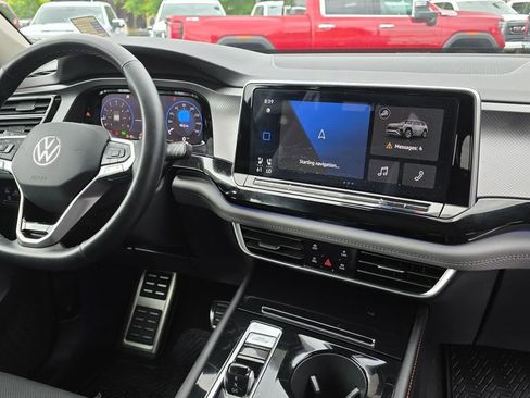Used 2025 Volkswagen Atlas Peak Edition SE AWD/4WD image 11