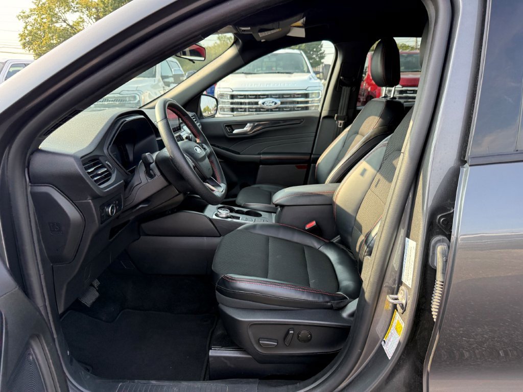 Used 2025 Ford Escape ST-Line Select AWD/4WD image 13
