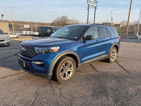 Used 2021 Ford Explorer XLT w/ Equipment Group 202A image 3
