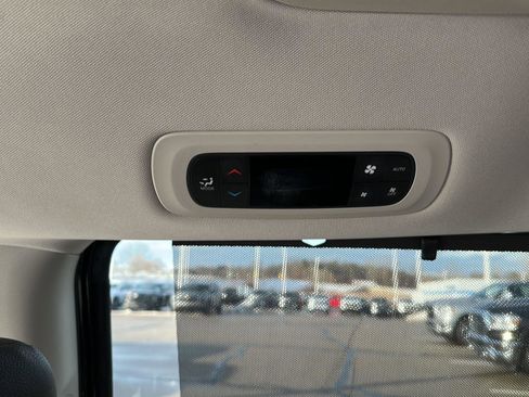 Used 2017 Chrysler Pacifica Touring-L Plus w/ Advanced Safetytec Group image 16