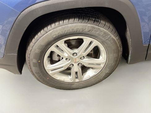 Used 2024 GMC Terrain SLE AWD/4WD image 14