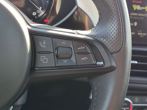 Used 2024 Alfa Romeo Giulia Veloce image 19