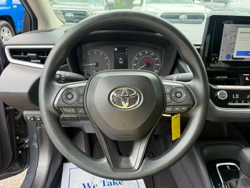 Used 2025 Toyota Corolla LE FWD image 5