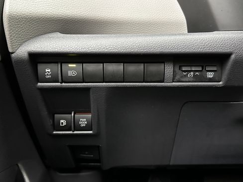 Used 2023 Toyota Sienna XLE image 24