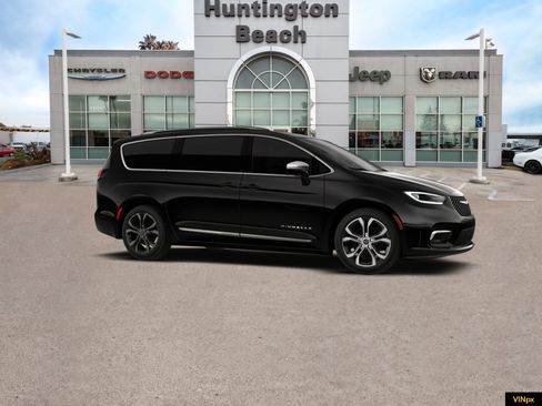 New 2026 Chrysler Pacifica Pinnacle image 10