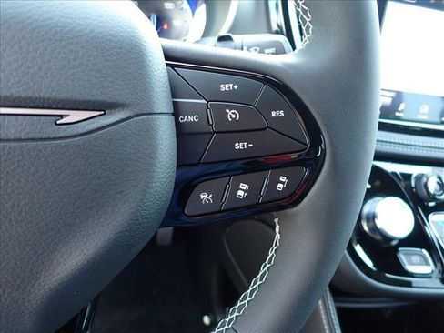 New 2027 Chrysler Pacifica Limited AWD/4WD image 16