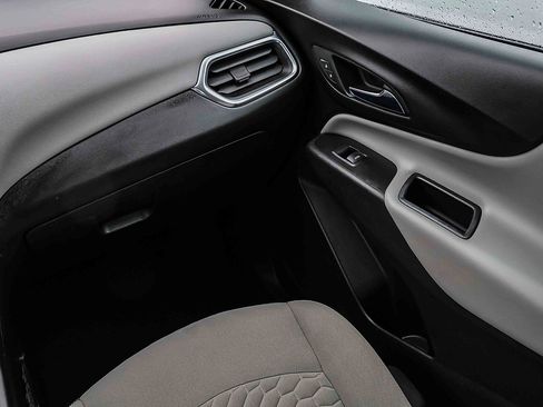 Used 2019 Chevrolet Equinox LS image 18
