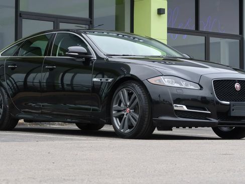Used 2019 Jaguar XJ R-Sport image 6