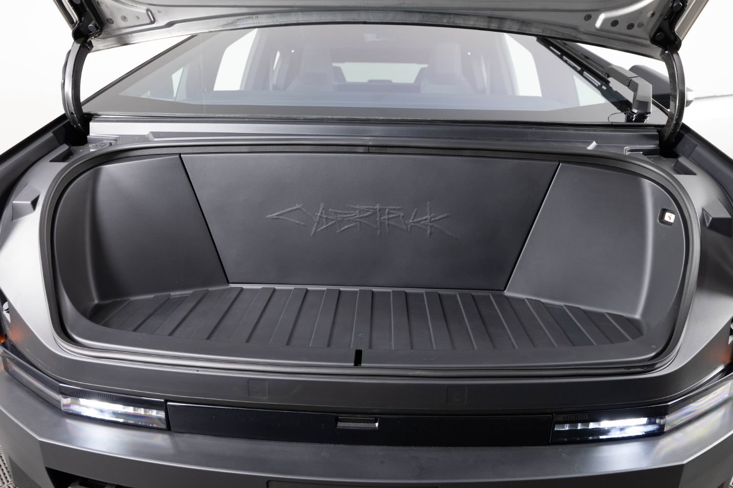 Used 2026 Tesla Cybertruck AWD Crew Cab image 40