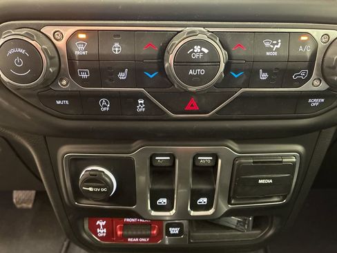 Used 2018 Jeep Wrangler Rubicon AWD/4WD image 21
