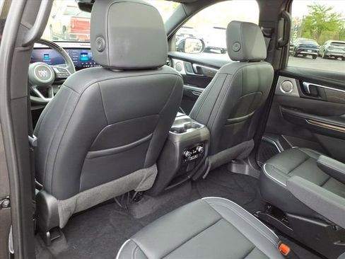 Used 2025 Buick Enclave Avenir AWD/4WD image 16