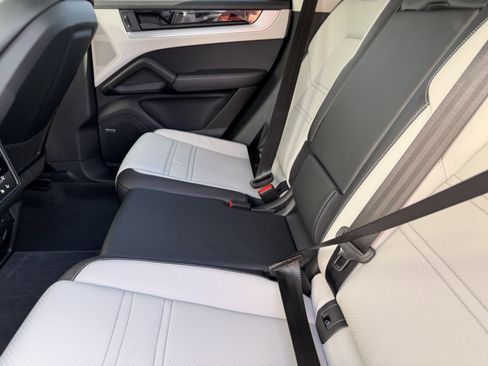 Certified 2024 Porsche Cayenne Coupe image 22